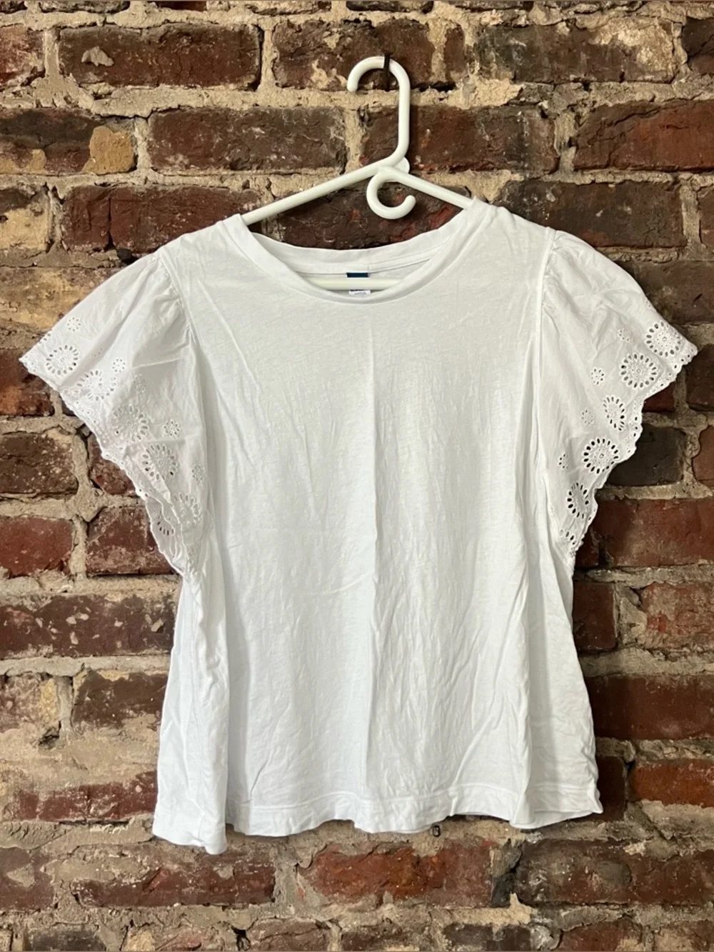 Old Navy White Eyelet Flutter Sleeve Tee - Picture 1 of 4